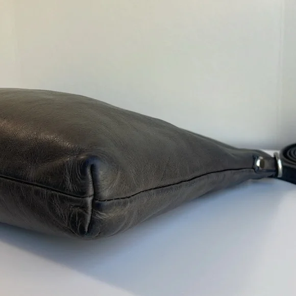 Rough & Tumble Traveler Crossbody - Picture 9 of 16